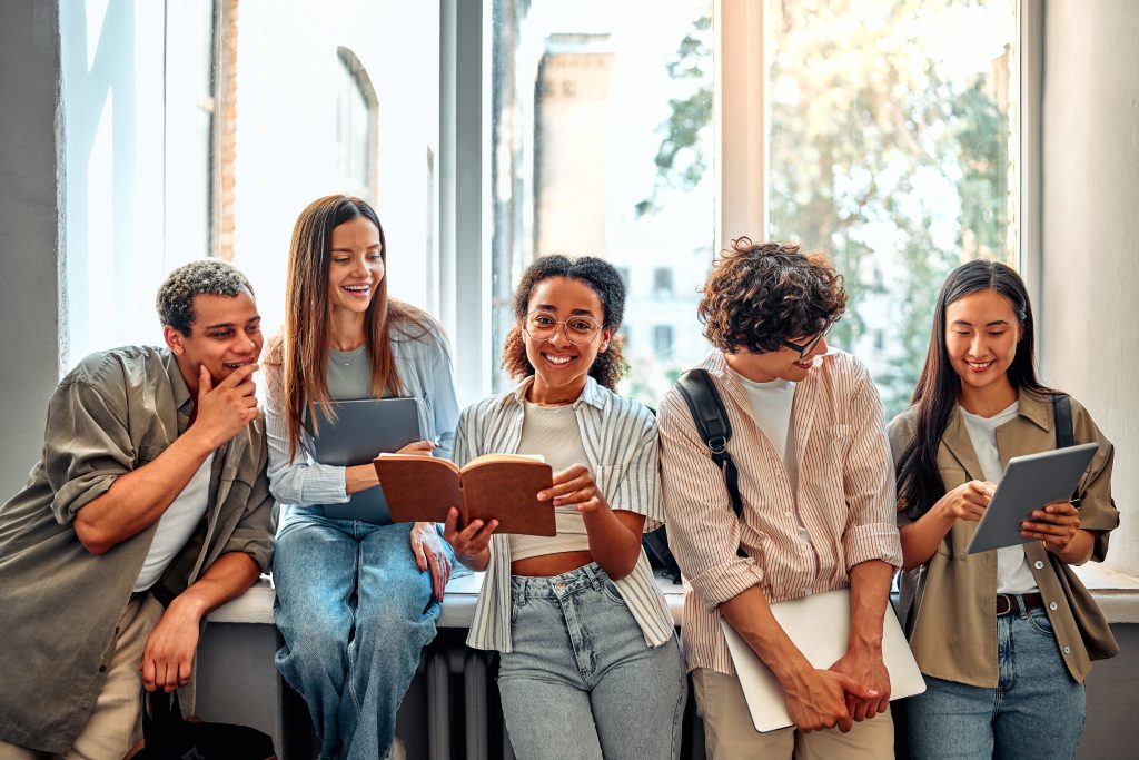 AM-blog-content- Adolescent Friendships and Social Acceptance Are Key Predictors of Young Adult Wellbeing - featured