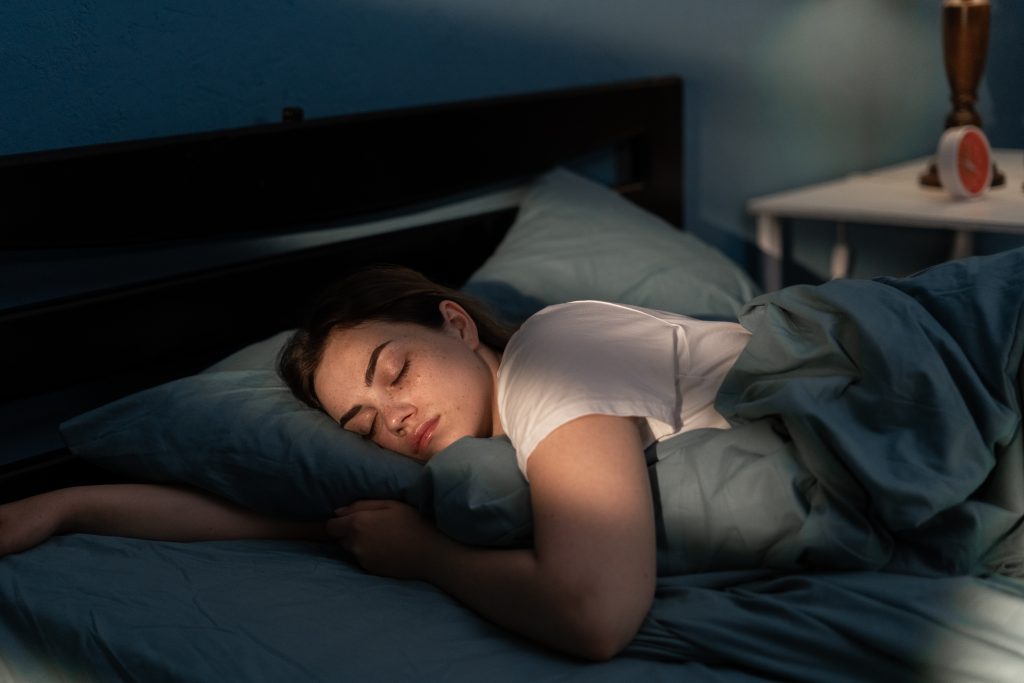 AISL-Mall-Blog-content-Study Reveals Link Between Sleep Duration and Cognitive Performance in Adolescents-featured