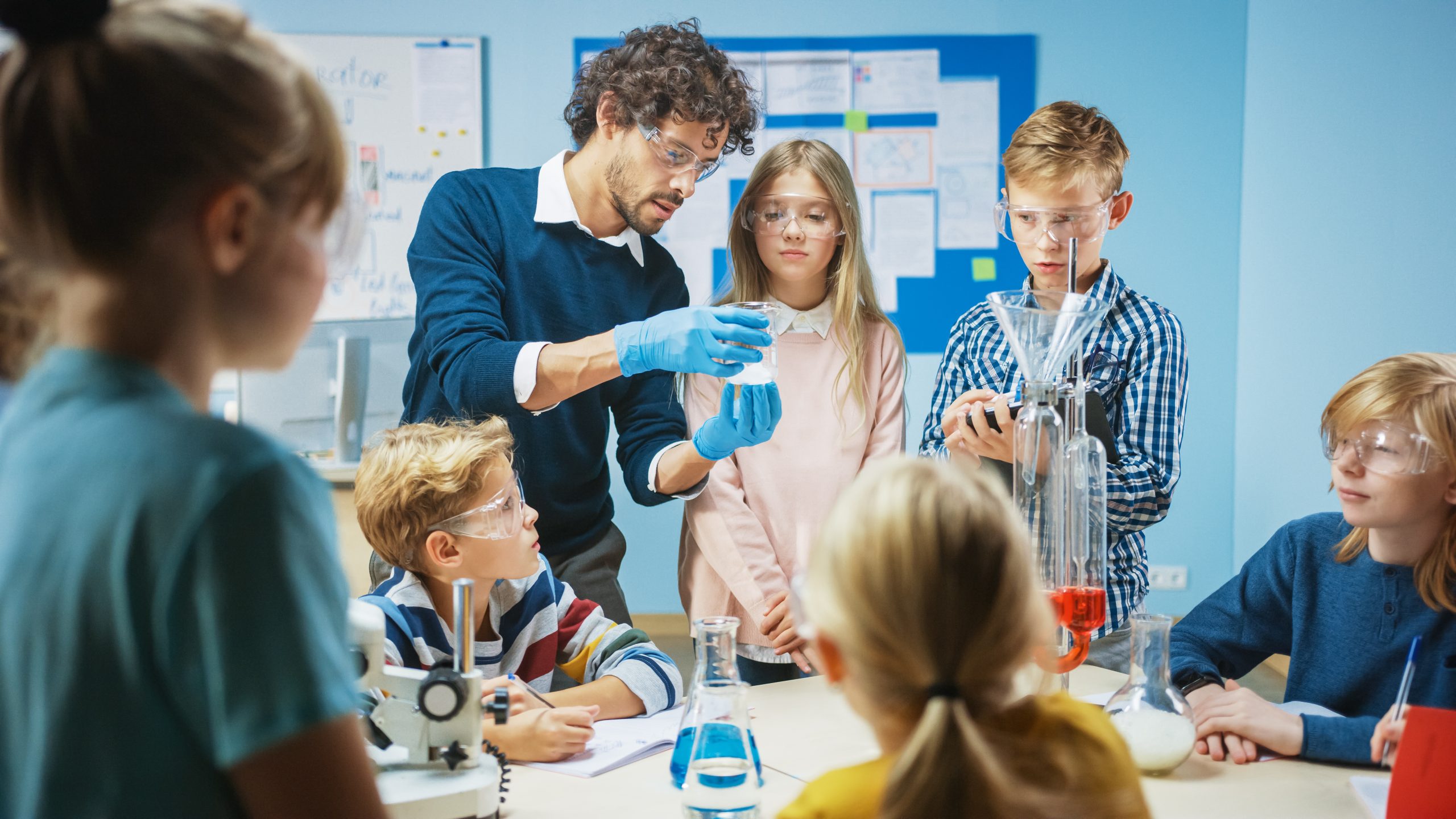 AISL Mall blog article - Why Thought Experiments Belong in Your Science Classroom - featured image