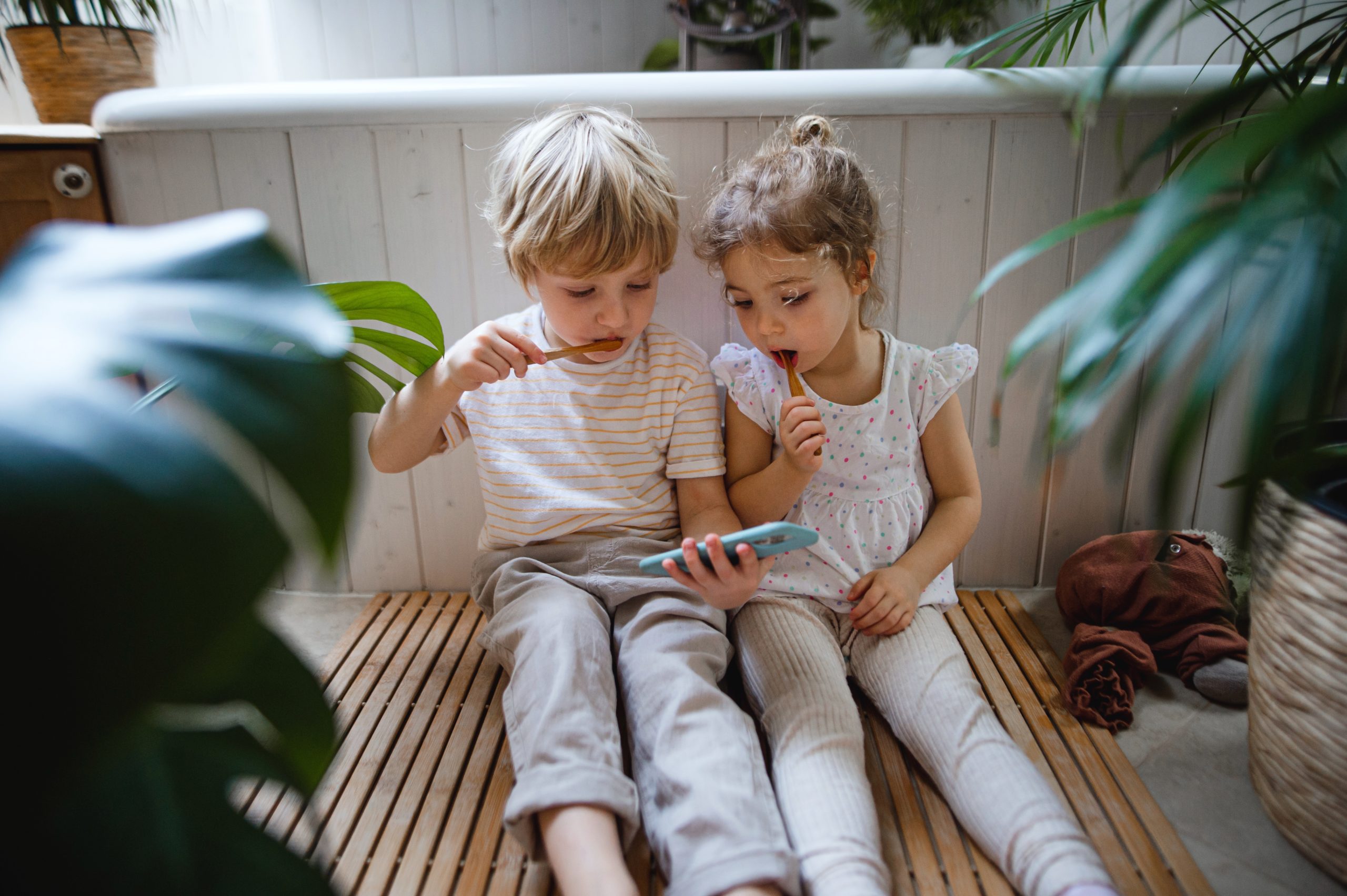 AM-article-When Should Your Child Own Their First Smartphone? Study Says Not Before the Age of 13 or Their Mental Health Suffers - featured image