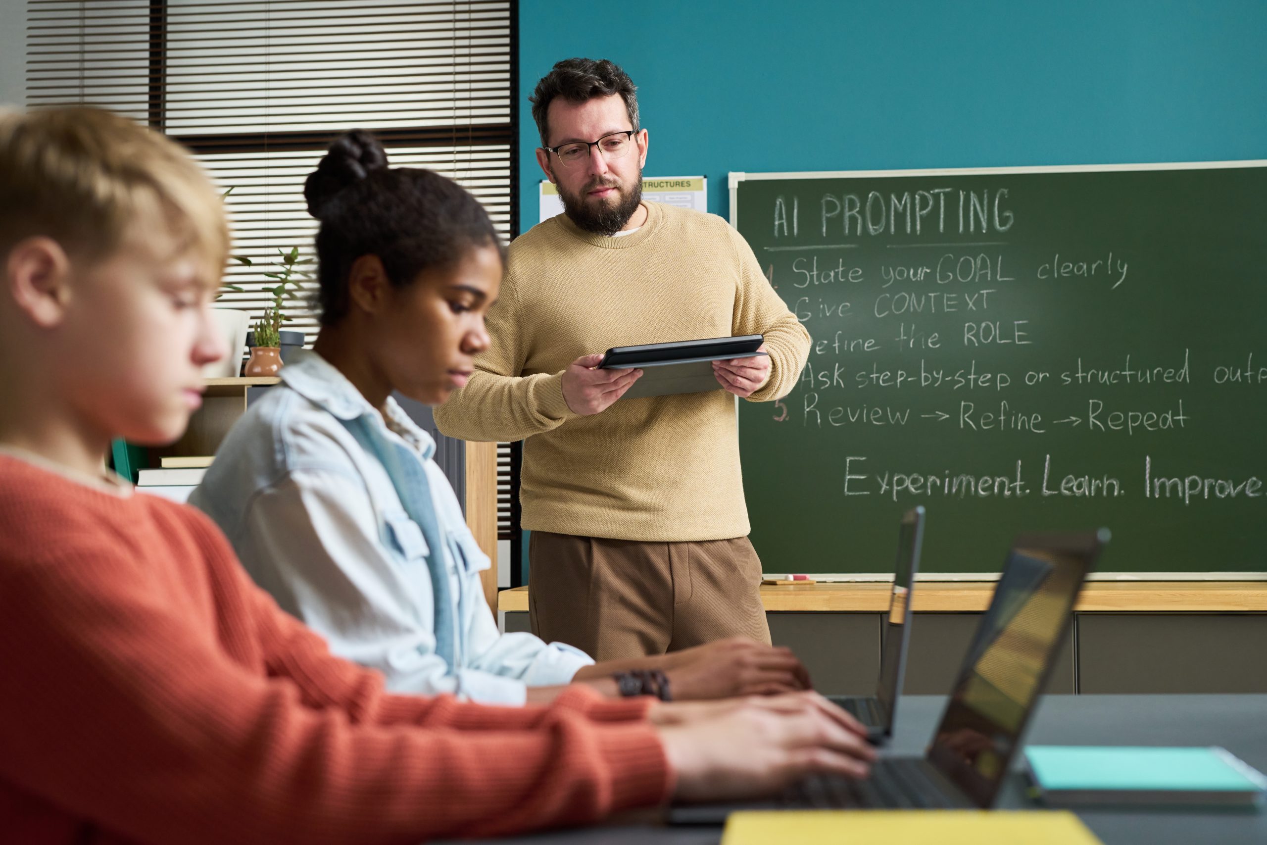 AA-Magazine-AM-article-How do K-12 Teachers use AI in the Classroom? Stanford Study Reveals Details - featured image