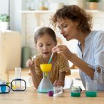 AM-article-5 Resources to Turn Christmas Break Into a Hands-On Science Lab - featured image